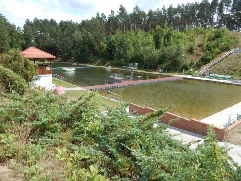 Waldbad Alt Jabel in der Nähe des Ferienhauses mit Klavier